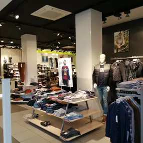 Photo de l'intérieur du magasin Jules Lorient