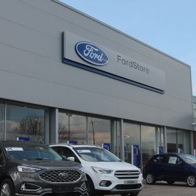 Exterior view of FordStore Lincoln