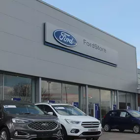 Exterior view of FordStore Lincoln