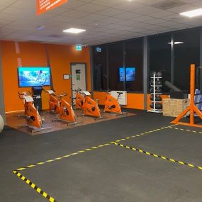 Basic-Fit Rotterdam IJsselmonde Dwarsdijk 24/7 - stretch zone