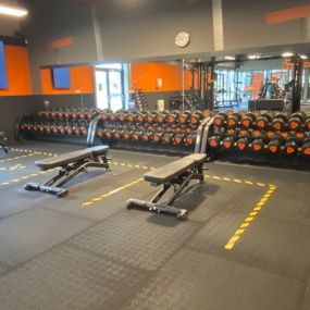 Basic-Fit Rotterdam IJsselmonde Dwarsdijk 24/7 - free weight zone