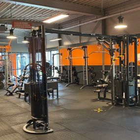 Basic-Fit Rotterdam IJsselmonde Dwarsdijk 24/7 - free weight zone