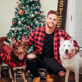 Happy Paw-lidays from Jared, Alaska, & Oakley!