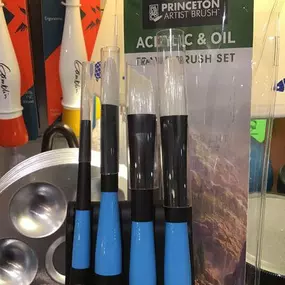 This brush set is perfect for indoor or outdoor painting (especially for outdoors since they have matte glare-free ferrules). The smaller handle set contains the following brushes: Angle Bright 6, Filbert 4, Flat 6 and a Round 2. Finally, the brush holder can be folded in a way to hold your brushes at an angle.