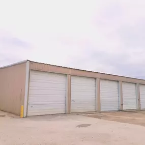 Alief Westwood Storage in Houston, TX offers extra large mini warehouse storage units as well as long-term and day parking options for trucks and other vehicles.