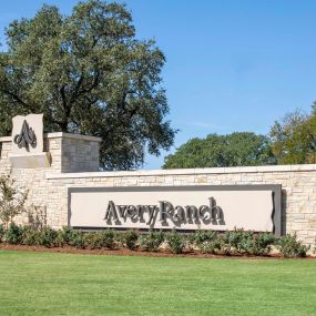 Neighborhood Avery Ranch shopping center close to Camden Brushy Creek