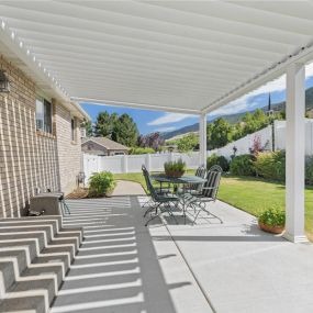 Bild von Sundance Outdoor Living - Louvered Pergolas