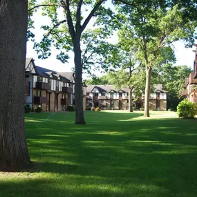 Glen Oaks Apartments Exterior