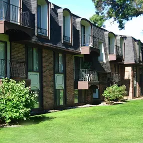 Glen Oaks Apartments Building