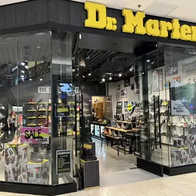 Bild von Dr. Martens Garden State Plaza