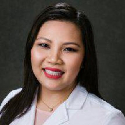 Logótipo de Ridge Commons Family Dentistry: Winnie Nguyen, DDS