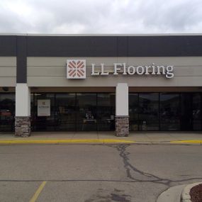 LL Flooring #1116 Lansing | 462 East Edgewood Blvd. | Storefront