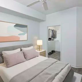 Bedroom with ceiling fan and spacious walk in closet at Camden Thornton Park apartments in Orlando, FL