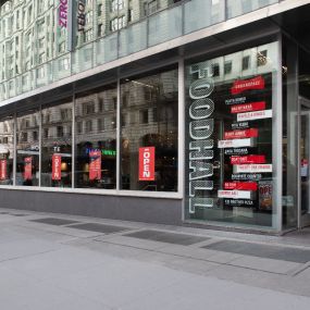 Bright, airy food hall located in Union Square close to NYU and The New School.