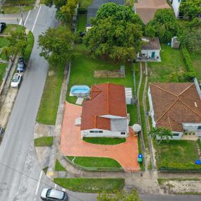 Calling all Investors. Great Opportunity . Location . Location
New reduce price $590k 
3 Bedrooms 2 Baths divided in 2/1 and 1/1 rented M to M
Lots of possibilities with this huge Lot almost 8,000 SqFt
Great location 1100 Sw 24 Ave, Miami Close to Calle 8, Coral Gables, Downtown Miami,The Roads. #miami #mgaloppire #singlefamilyhome #calleocho #investorswanted #coralgables
