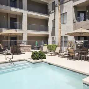 camden copper square apartments phoenix arizona pool with barbecue grilling station and dining area