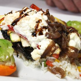 Tour de Légumes
Grilled portobello mushroom, roasted tri colored Holland peppers, caramelized shallots, zucchini, yellow squash and imported goat cheese over basmati rice.