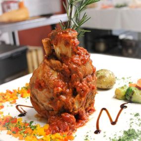 Pork Osso Bucco
Slow-roasted pork with plum tomato ragu, fennel and Bermuda onion with truffle herb roasted potatoes & sautéed vegetables.