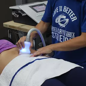 Customer receiving cryoskin treatment at CryoStretch