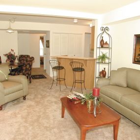 Orchard Lakes Apartments Living Room
