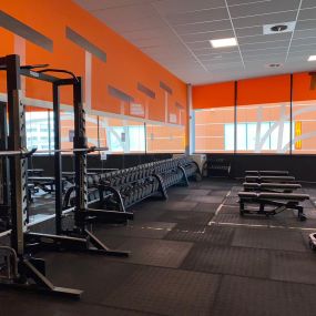 Basic-Fit Almere Donjon 24/7 - free weight zone