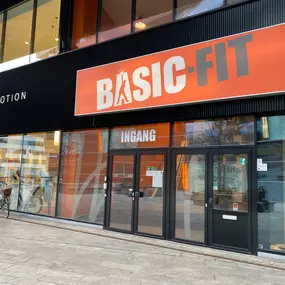 Basic-Fit Almere Donjon 24/7 - ingang