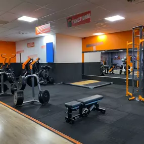 Basic-Fit Almere Donjon 24/7 - free weight zone