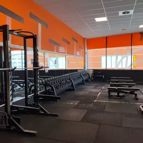 Basic-Fit Almere Donjon 24/7 - free weight zone