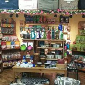 Do you need travel products for your pets? Top Dogs Pet Boutique will deliver everything from food and supplements to treats, clothing, bedding and travel gear to keep your animals happy and healthy while on the journey.