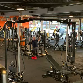 Basic-Fit Geleen Rijksweg Noord 24/7 - free weight zone