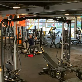 Basic-Fit Geleen Rijksweg Noord 24/7 - free weight zone