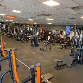 Basic-Fit Zoetermeer Koraalrood 24/7 - free weigth zone