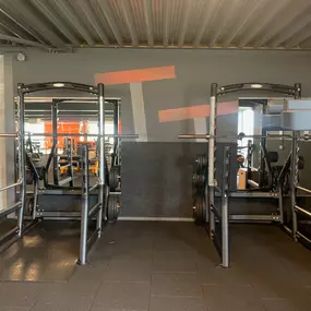 Basic-Fit Emmen Wembley 24/7 - free weight zone