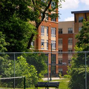 Camden Washingtonian apartments in Gaithersburg, MD with tennis courts nearby