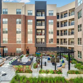 Outdoor Kitchen and Entertaining Courtyard at Camden Washingtonian in Gaithersburg, MD