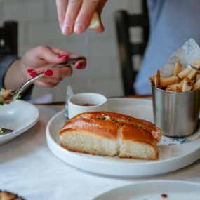 Fresh lobster roll