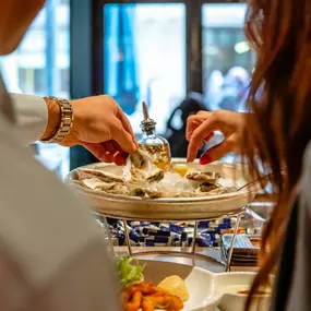 Come grab a seat at our oyster bar with fresh and sustainable seafood during happy hour!