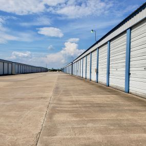 Getting your boat, RV, truck or trailer in and out of the facility is easy with extra wide 70-80 foot aisles.