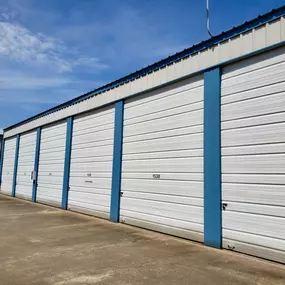 Getting your boat, RV, truck or trailer in and out of the facility is easy with extra wide 70-80 foot aisles.