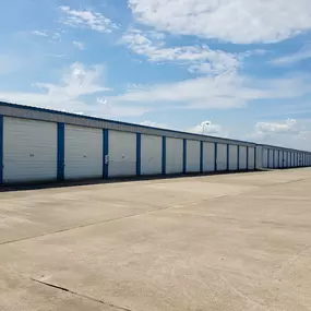 Getting your boat, RV, truck or trailer in and out of the facility is easy with extra wide 70-80 foot aisles.