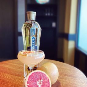 The Elder Ruby’s light floral notes, bittersweet pops of grapefruit, and refreshing crisp champagne is definitely a must try!????????