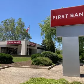 Come visit the First Bank Hendersonville branch. Your local team will provide expert financial advice, flexible rates, business solutions, and convenient mobile options.