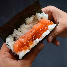 Salmon Ikura Hand Roll