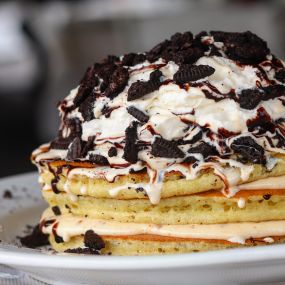 Oreo Cheesecake Pancakes