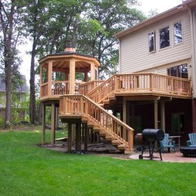 At CustomDecks.com, we are a TrexPro® Platinum Installer that can handle any project that comes our way. For over 20 years, our experienced team of Trex® deck designers have been perfecting our process, and we are completely confident that we can build you the deck of your dreams.