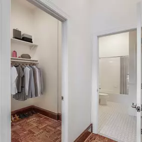 Mcpherson square metro historic open concept large walk in closet