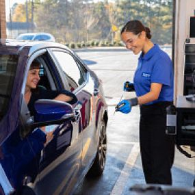 Valvoline Express Care professional tech