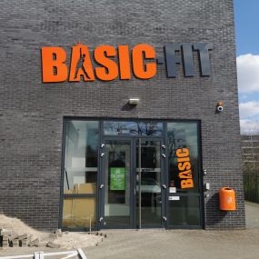 Basic-Fit Ede Peppelensteeg 24/7 -  entree