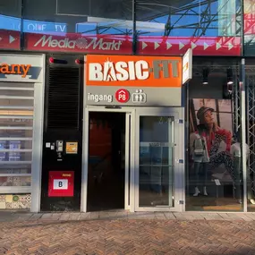 Basic-Fit Zoetermeer Burgemeester van Leeuwenpassage 24/7 - entree