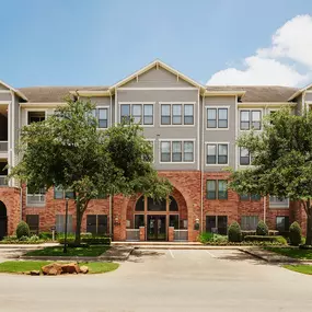 Entrance of Camden Heights Apartments in Houston, TX